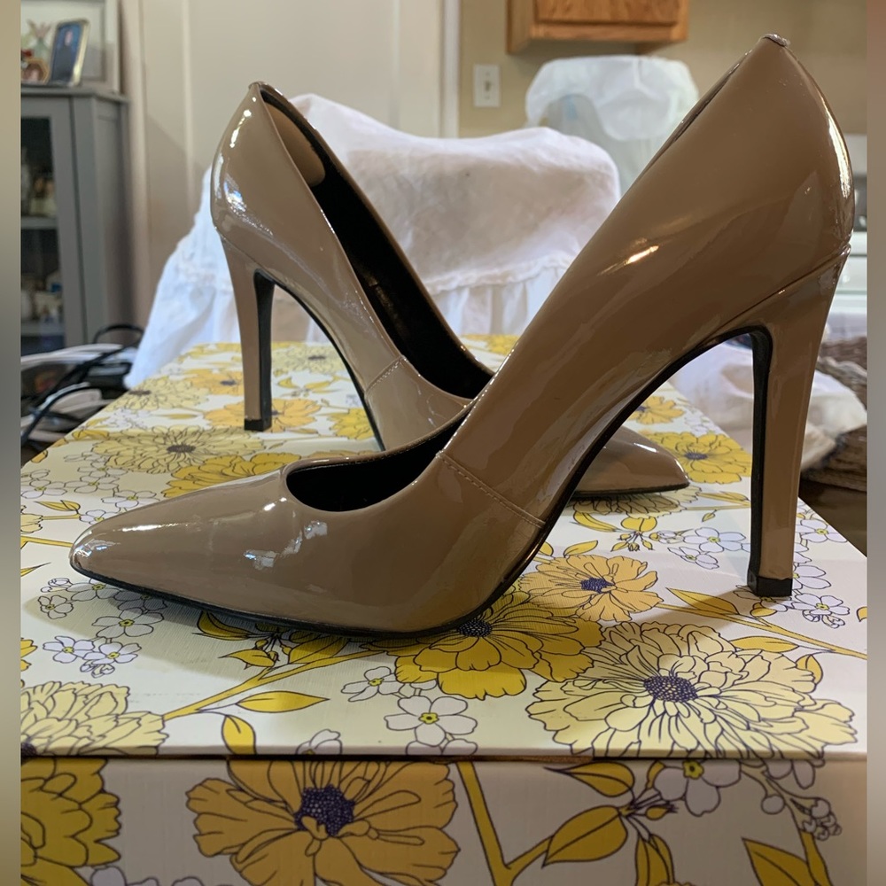 SZ5: Cream Calvin Klein heels